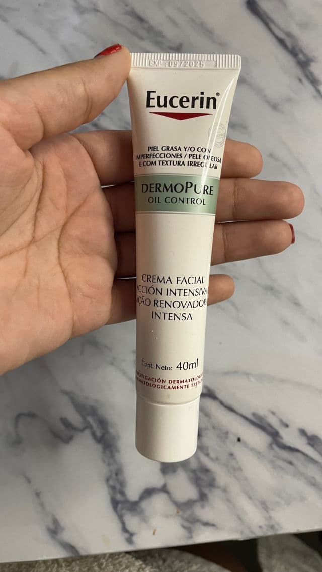 Eucerin DermoPurifyer Oil Control Skin Renewal Treatment review photo by Lauraguzmamm