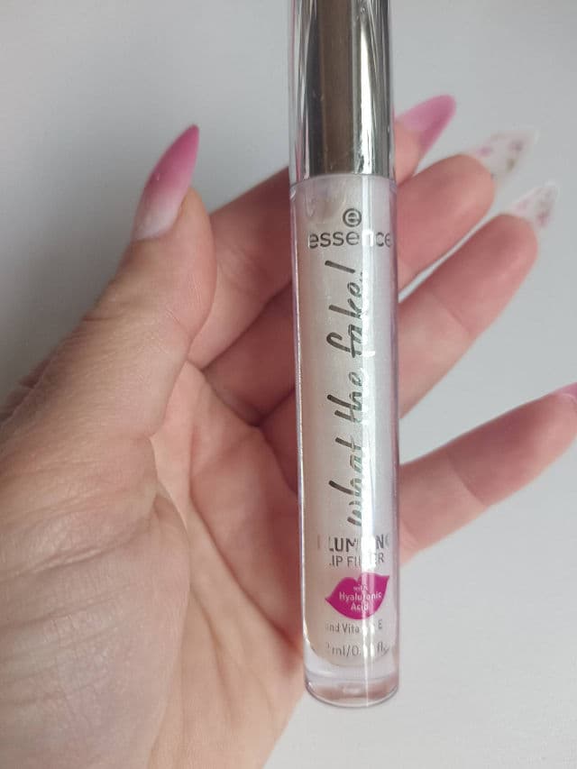 Essence What The Fake! Plumping Lip Filler review photo by Sandriburi