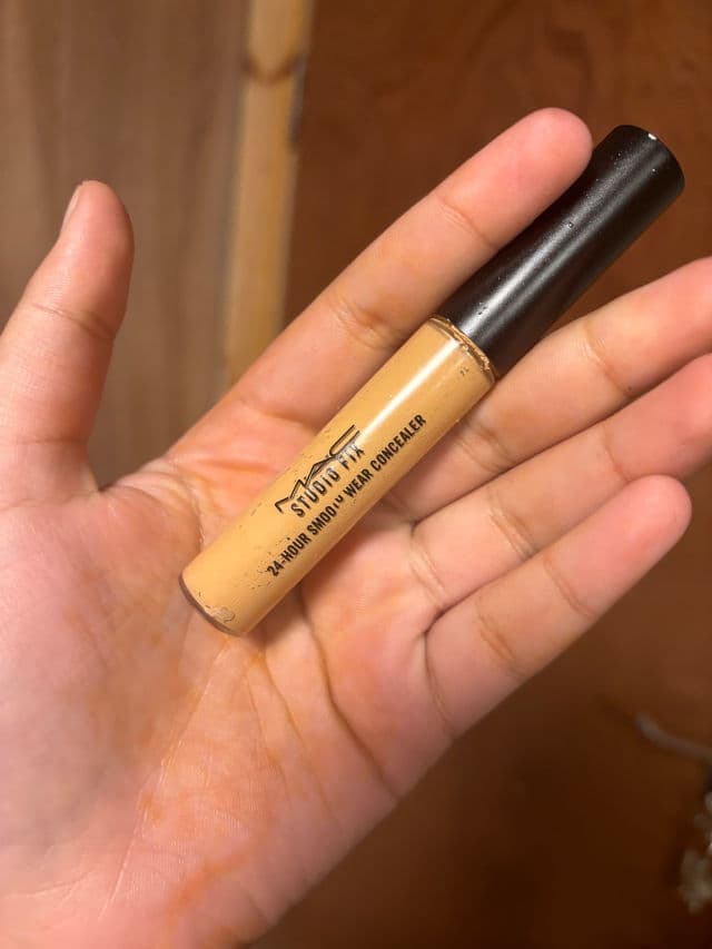 MAC Studio Fix 24-Hour Smooth Wear Concealer review photo by alixa