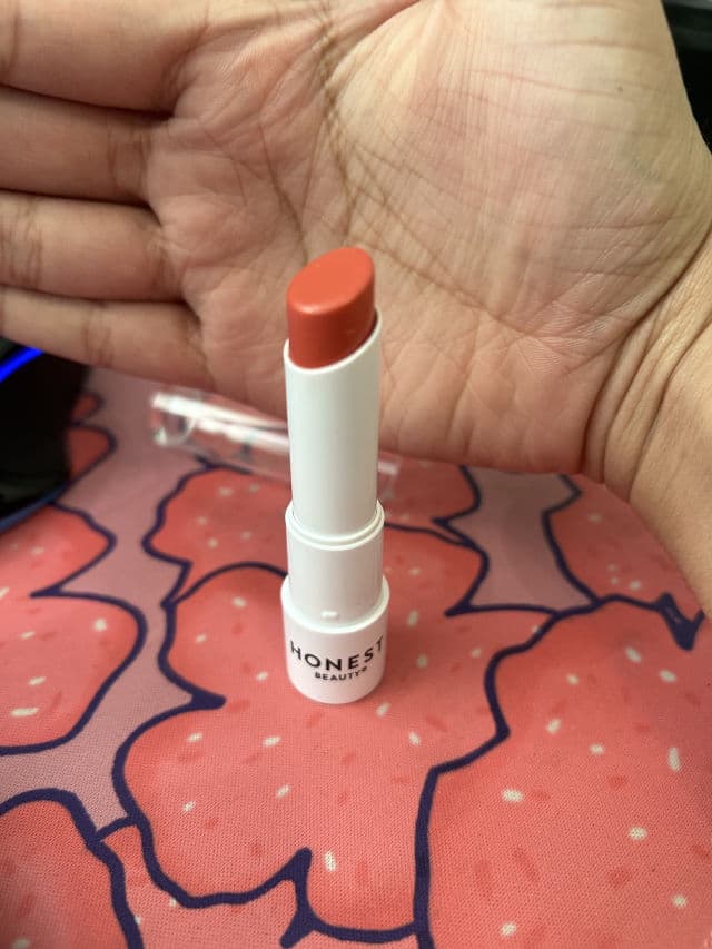 Honest Beauty Tinted Lip Balm review photo by Beautypopcorn