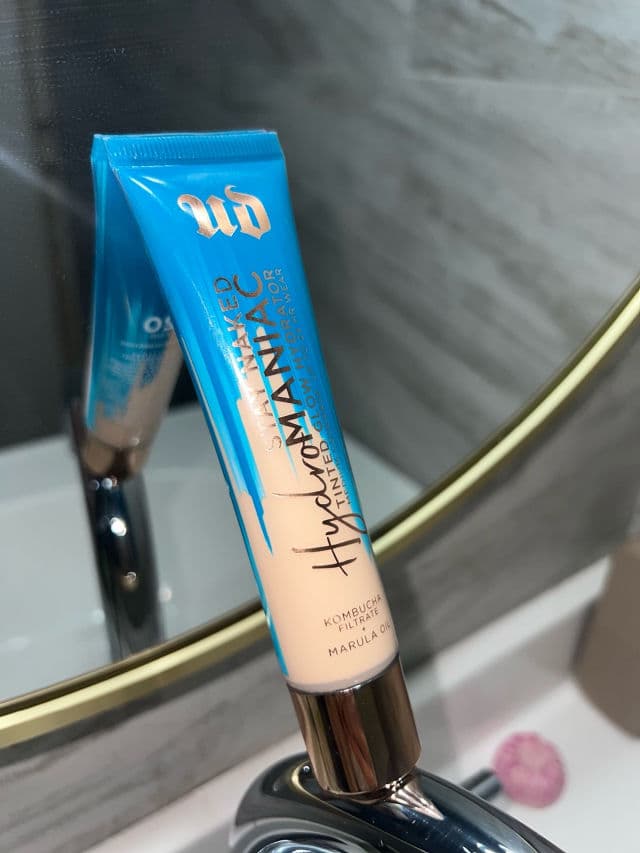 Urban Decay HydroManiac Tinted Glow Hydrator review photo by EdguiAy