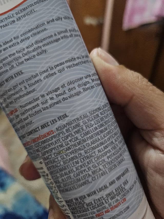 First Aid Beauty Skin Rescue Deep Cleanser with Red Clay review photo by Maryelisart