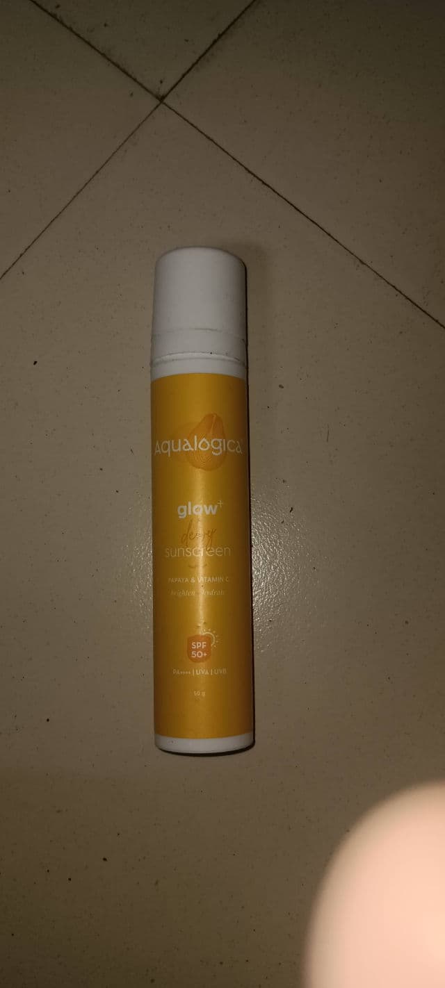 Aqualogica Glow+ Dewy Sunscreen with SPF 50 PA+++ review photo by sarararara