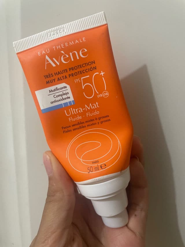 Avene Fluid Ultra Mat 50+ review photo by Dely