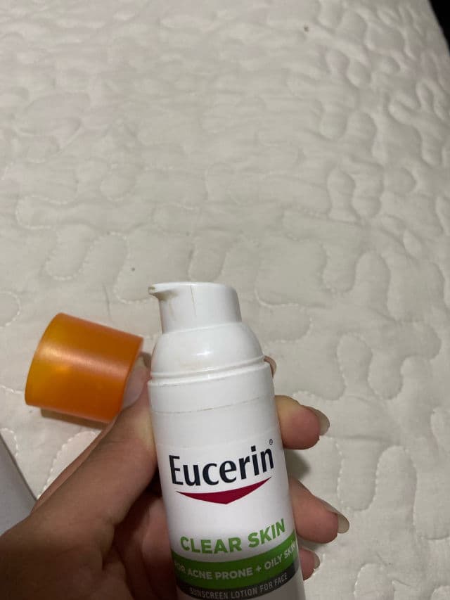 Eucerin Oil Control SPF 50 Face Sunscreen Lotion with Oil Absorbing Minerals review photo by Darihana