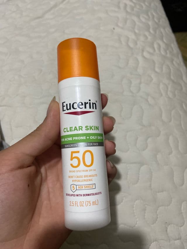Eucerin Oil Control SPF 50 Face Sunscreen Lotion with Oil Absorbing Minerals review photo by Darihana