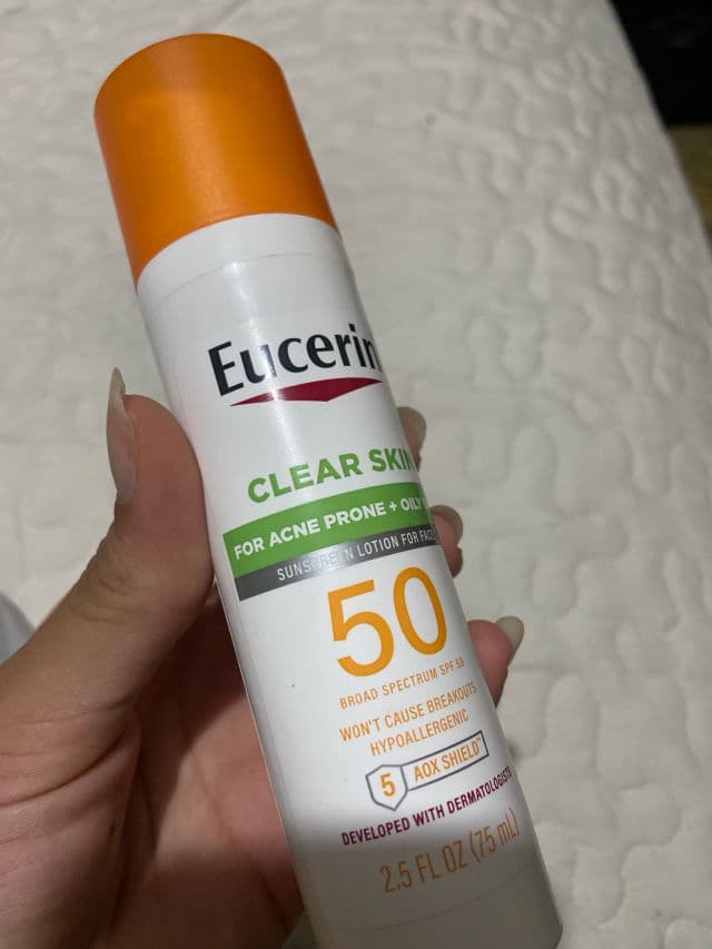 Eucerin Oil Control SPF 50 Face Sunscreen Lotion with Oil Absorbing Minerals review photo by Darihana