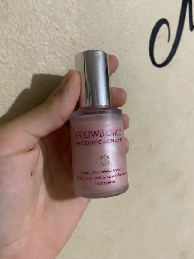 GLOWBIOTICS Probiotic HydraGlow Cream Oil review photo by Darihana
