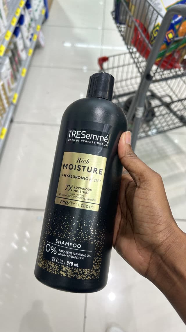 TRESemme Rich Moisture Shampoo for Dry Hair review photo by LoidaMua