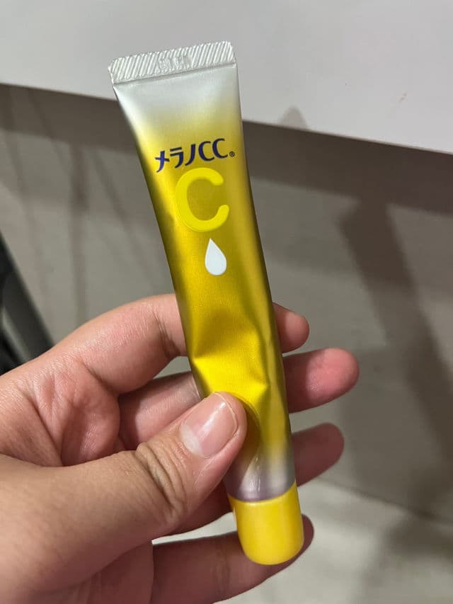 Rohto Melano CC Vitamin C Premium Essence review photo by cheriechh