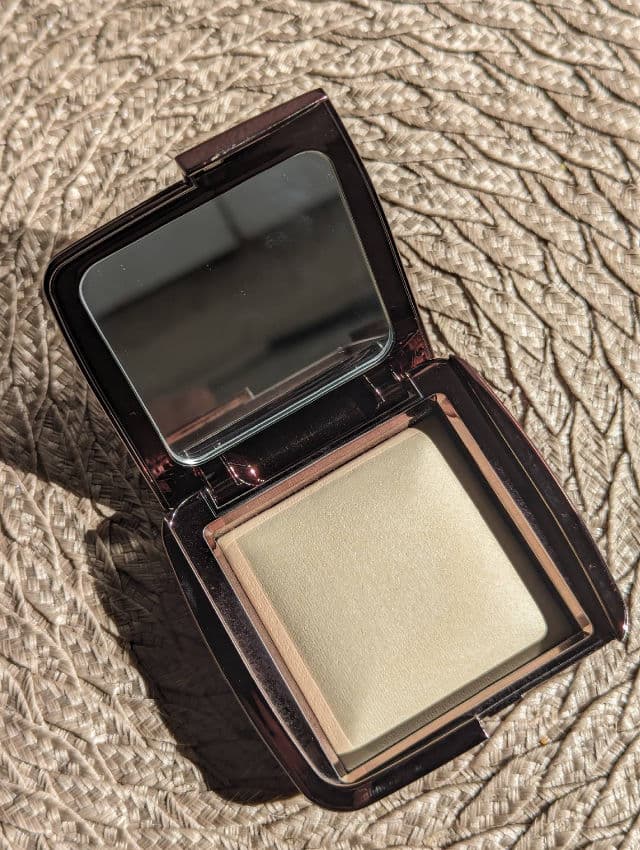 Hourglass Cosmetics Euphoric Strobe Light review photo by Mariesla