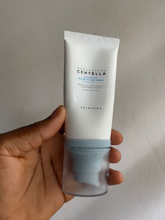 SKIN1004 Madagascar Centella Hyalu-Cica Water-Fit Sun Serum SPF50+ PA++++ review photo by Derealzana