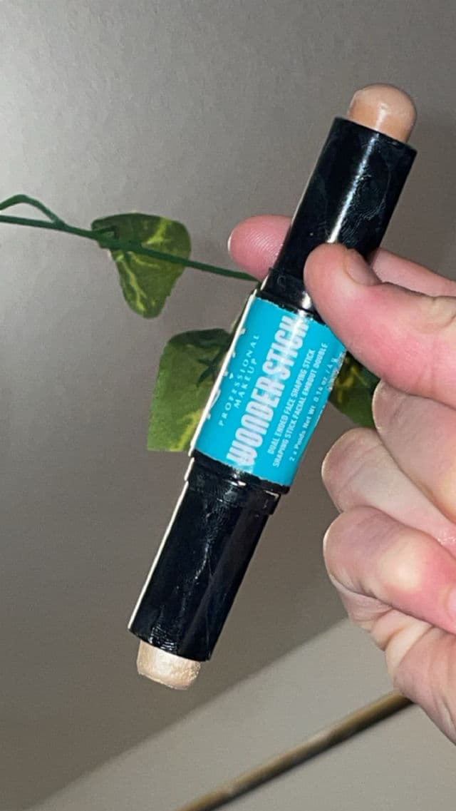 Nyx Cosmetics Wonder Stick Contour and Highlighter Stick review photo by noxdomina