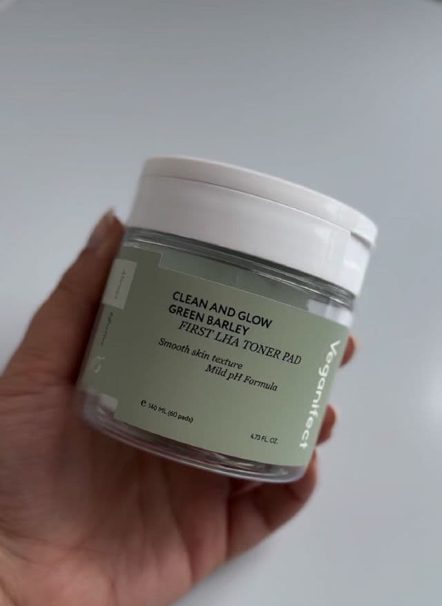 Veganifect. Clean and Glow Green Barley First LHA Toner Pad review photo by MariamElwagih