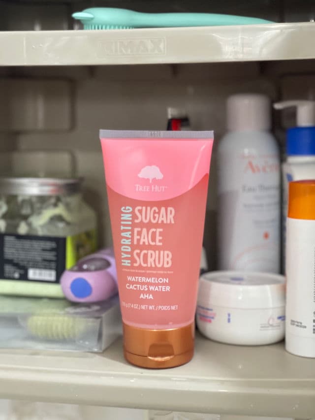 Tree Hut Brightening Pineapple & Papaya Face Scrub review photo by hillyfer