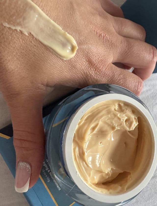 Blue Nectar Shubhr Brightening & Radiance Sandalwood Cream review photo by CocaP