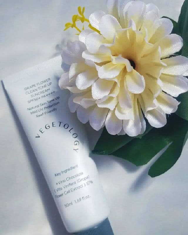 Vegetology Grape Flower Clean Tone Up Suncream SPF50+ PA++++ review photo by Amna07