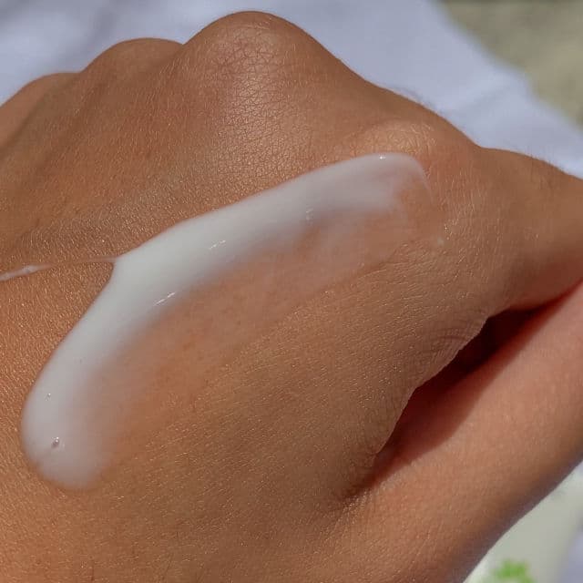 Babe Laboratorios STOP AKN Mattifying Moisturiser review photo by Fernelys De la Rosa