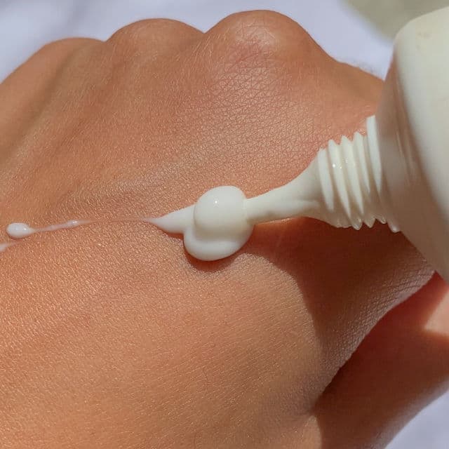 Babe Laboratorios STOP AKN Mattifying Moisturiser review photo by Fernelys De la Rosa