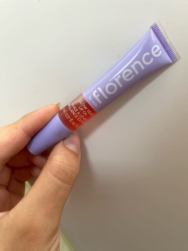 florence by mills Glow Yeah Lip Oil review photo by emellyfdez17