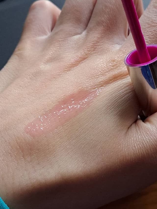 Essence Cranberry Lip Oil review photo by ninias