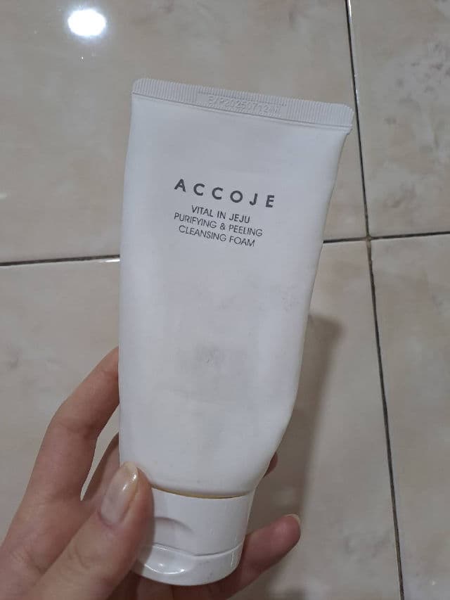 Accoje Vital in Jeju Purifying & Peeling Cleansing Foam review photo by ninias