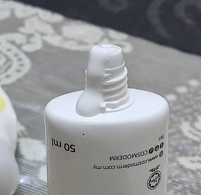 Cosmoderm Vitamin E Revitalising Moisturiser 1000 I.U. review photo by chinibites