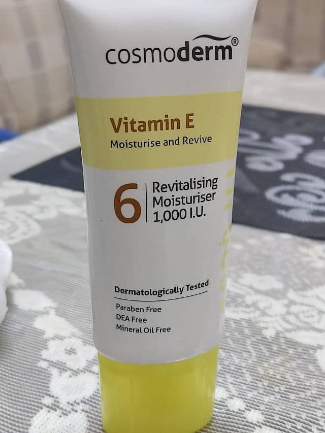Cosmoderm Vitamin E Revitalising Moisturiser 1000 I.U. review photo by chinibites