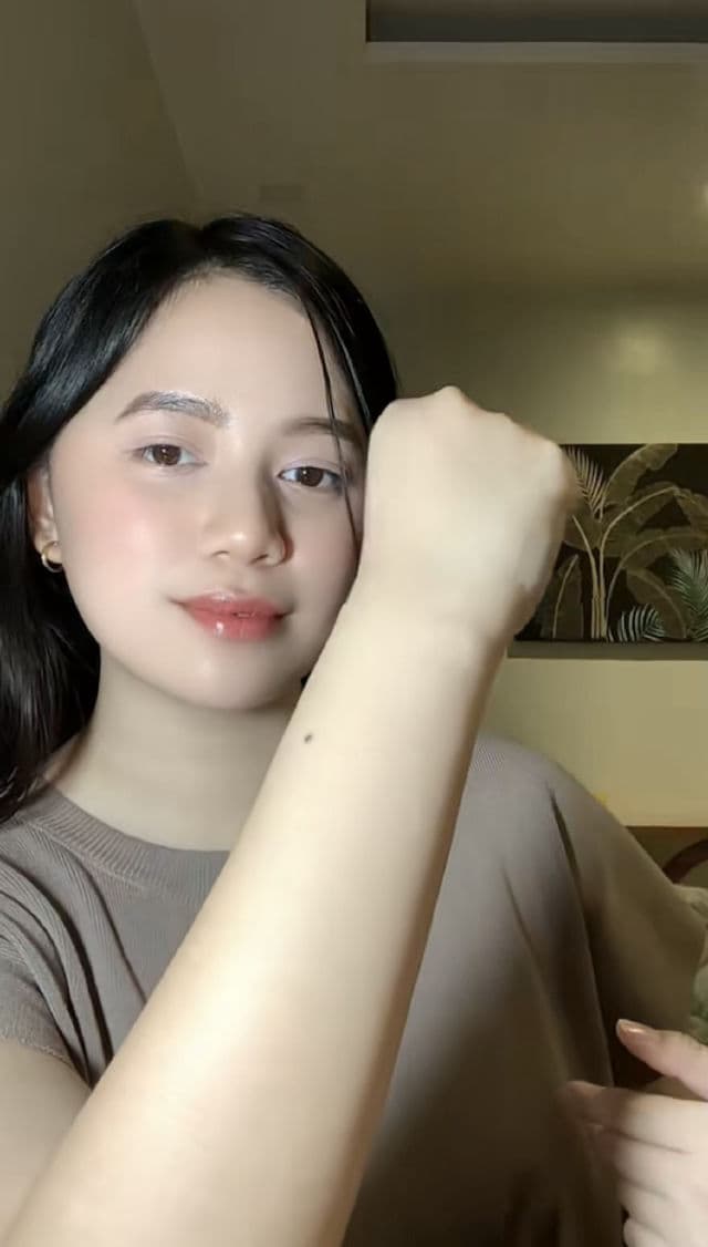 Melixir Vegan Airfit Sunscreen SPF50+ PA++++ review photo by Bridgette