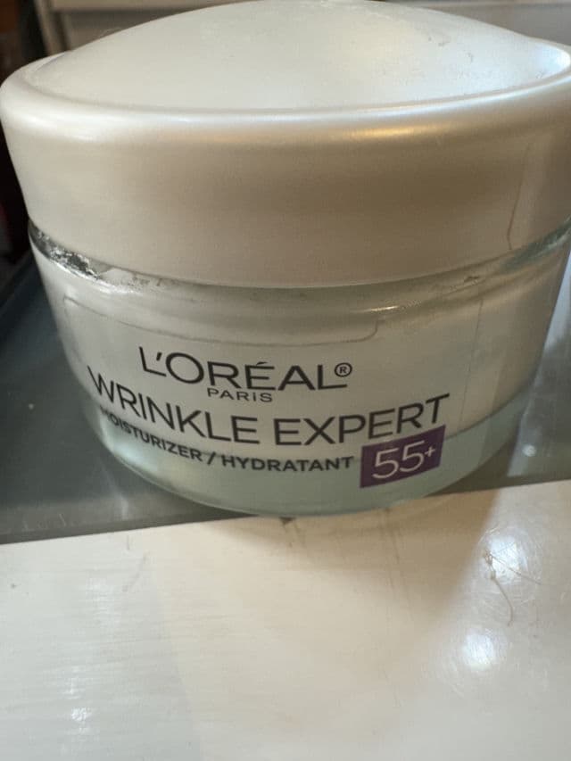 L'Oreal Paris Wrinkle Expert Day/Night Moisturizer review photo by JulieAnn47