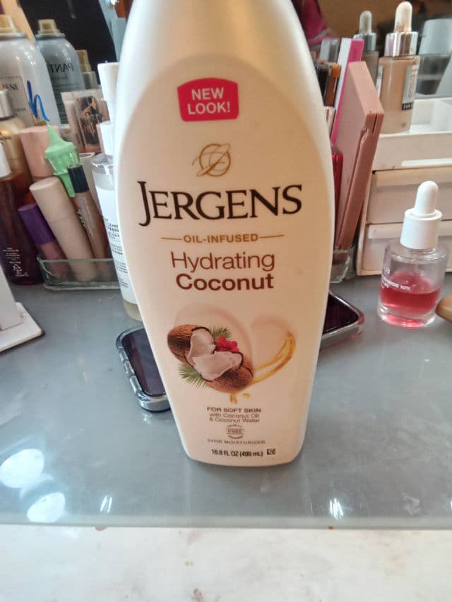 Jergens Shea Butter Deep Conditioning Moisturizer review photo by JulieAnn47