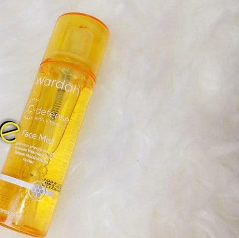 Wardah C-Defence Face Mist review photo by Safeera
