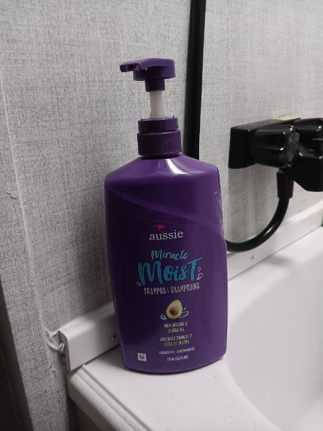 Aussie Miracle Moist Shampoo review photo by saral83