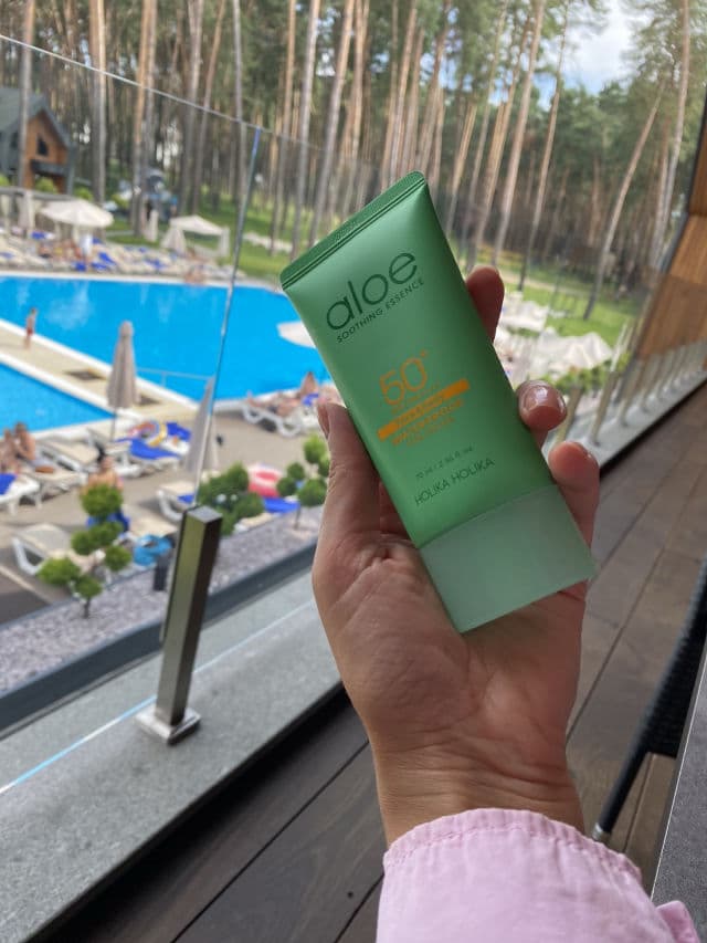 HOLIKA HOLIKA Aloe Soothing Essence Waterproof Sun Cream SPF50+ review photo by irinadu25