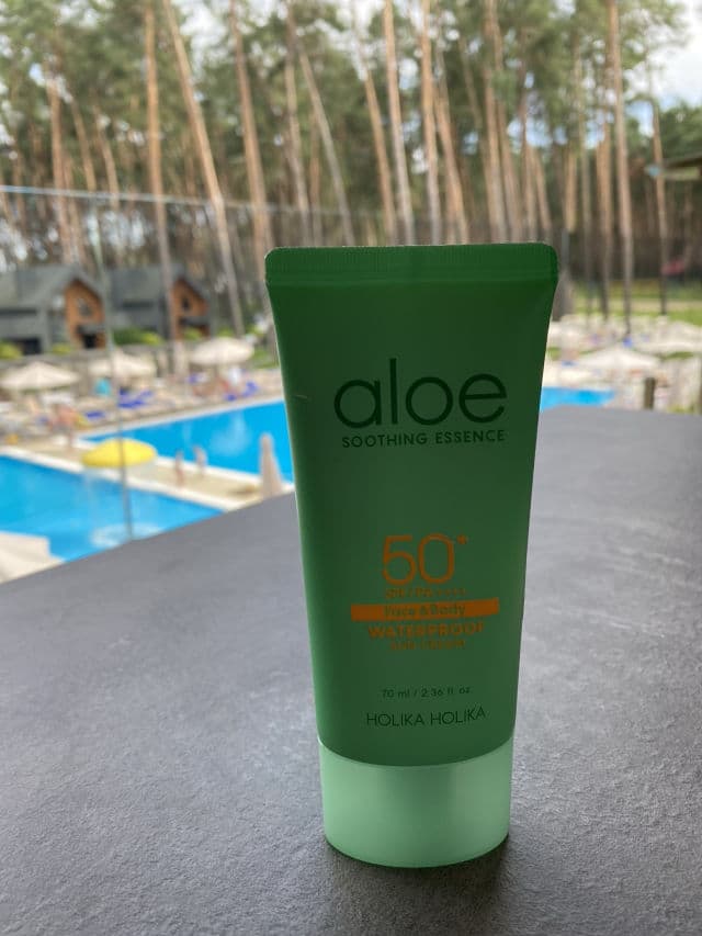 HOLIKA HOLIKA Aloe Soothing Essence Waterproof Sun Cream SPF50+ review photo by irinadu25
