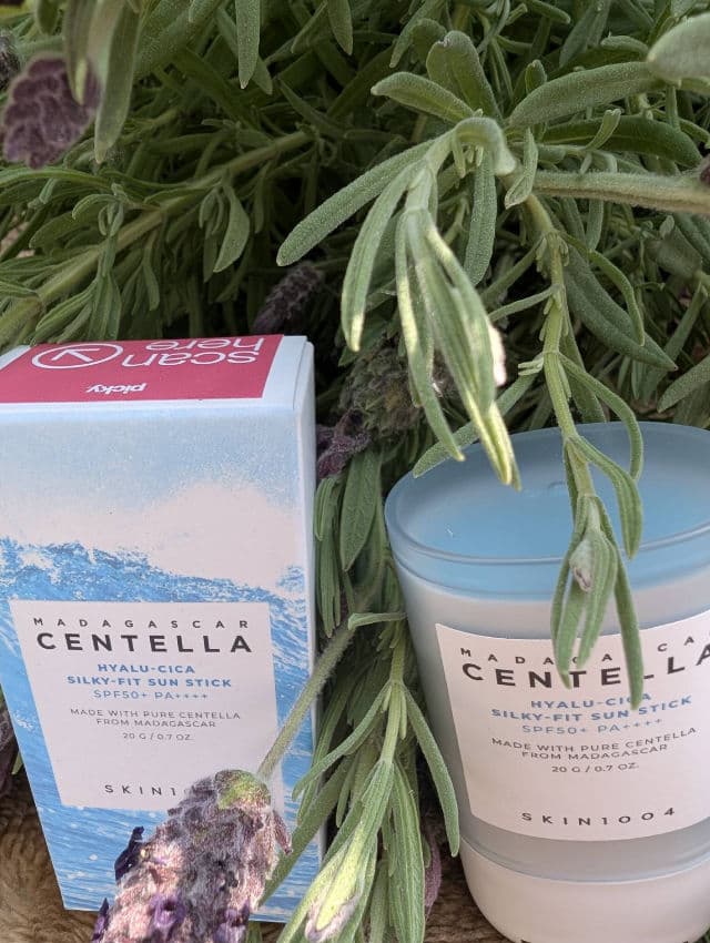 SKIN1004 Madagascar Centella Hyalu-Cica Silky-fit Sun Stick SPF50+ PA++++ review photo by rieliving11