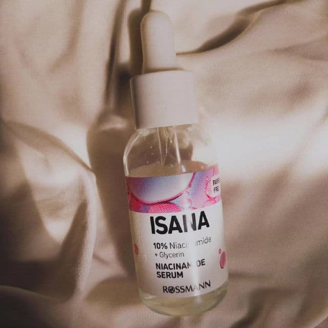 Isana Niacinamide Serum review photo by Osiya