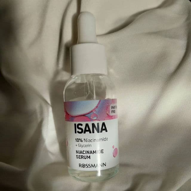 Isana Niacinamide Serum review photo by Osiya