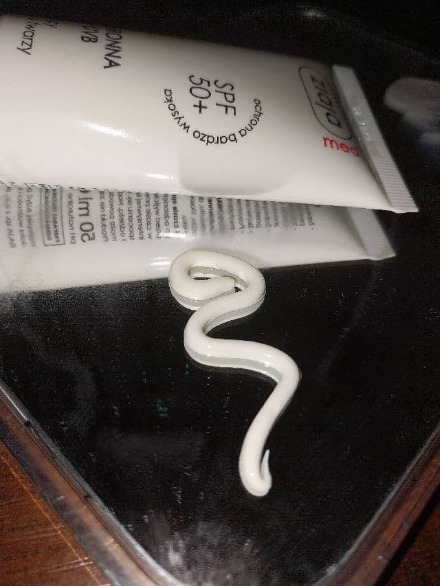 Ziaja Med	Kuracja Ochronna UVA+UVB SPF 50 review photo by Osiya