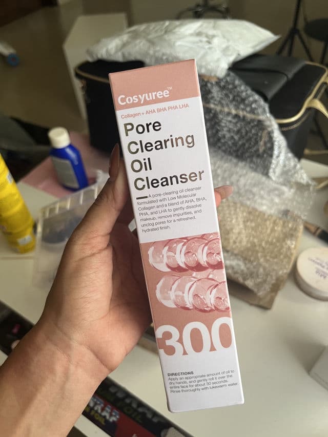 Cosyuree Collagen + AHA BHA PHA LHA Pore Cleaning Oil Cleanser review photo by dariansbeauty