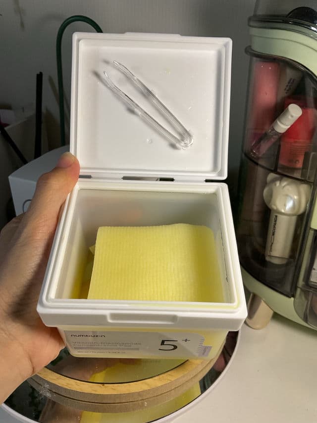 numbuzin No.5 Niacinamide Concentrated Toner Pad review photo by buns615