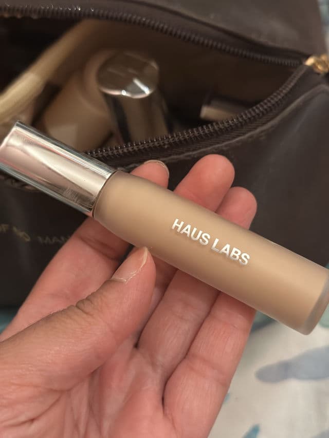 Haus Labs by Lady Gaga Triclone Skin Tech Hydrating + De-puffing Concealer review photo by skincarebyridah