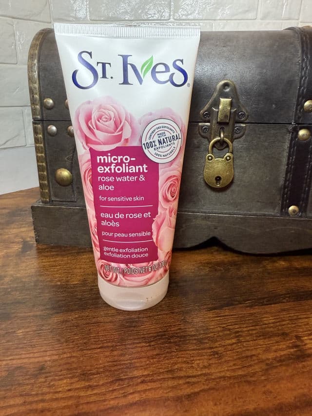 St. Ives Gentle Smoothing Rose Water and Aloe Vera Scrub review photo by AuntDD