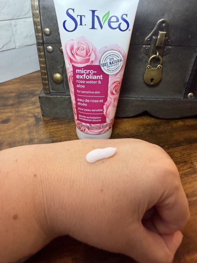 St. Ives Gentle Smoothing Rose Water and Aloe Vera Scrub review photo by AuntDD