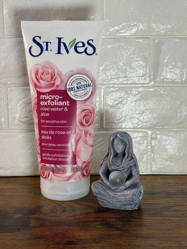 St. Ives Gentle Smoothing Rose Water and Aloe Vera Scrub review photo by AuntDD