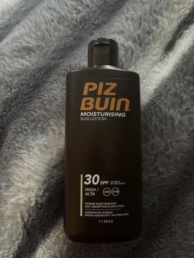 Piz Buin Moisturizing Sun Lotion SPF 30 review photo by rcarterx