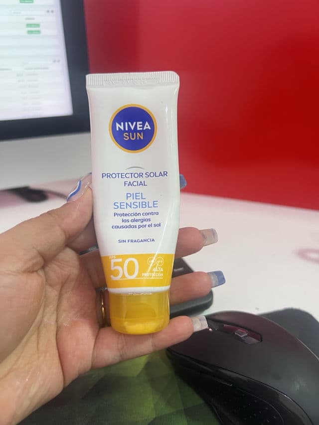 Nivea Sun UV Visage Sensitive SPF50 review photo by Nahi 