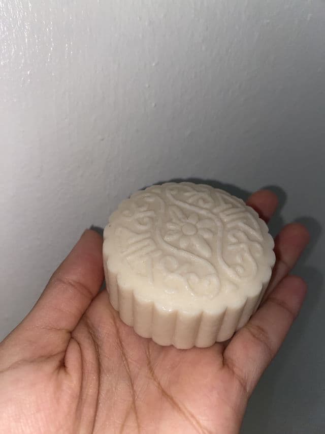 Viori Shampoo Hair-Bar Hidden Waterfall Sweet Musk Scented review photo by juliannyro