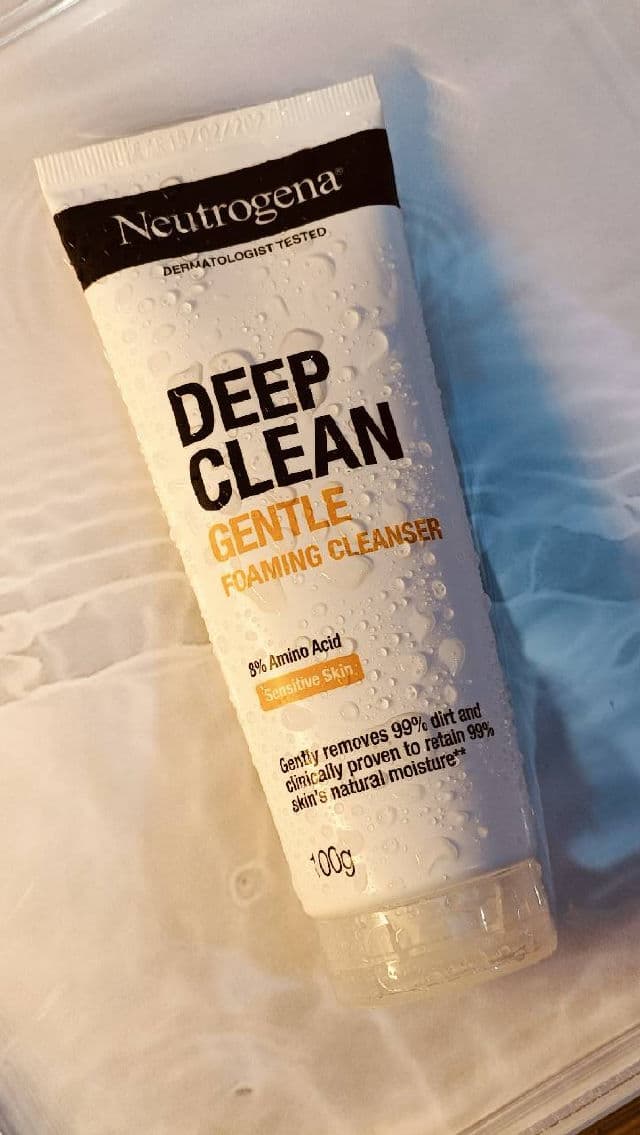 Neutrogena Deep Clean Gentle Foaming Cleanser review photo by Zybelle88