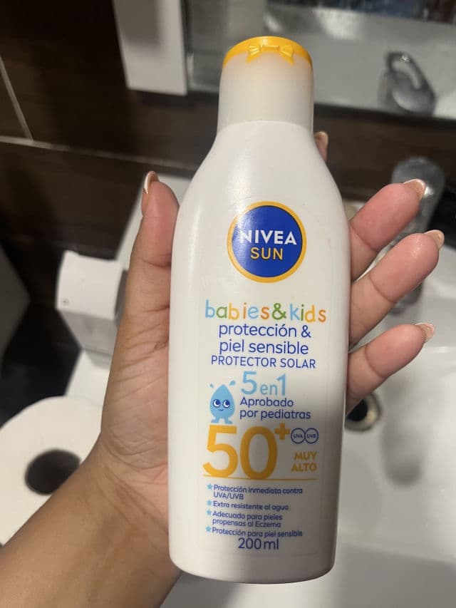 Nivea Sensitive Protect SPF50 Sunscreen Lotion review photo by kasandritasc